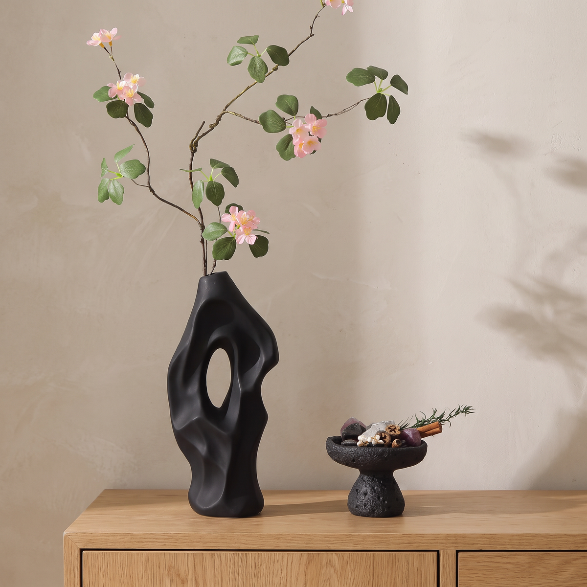 Black vase set with floral decor