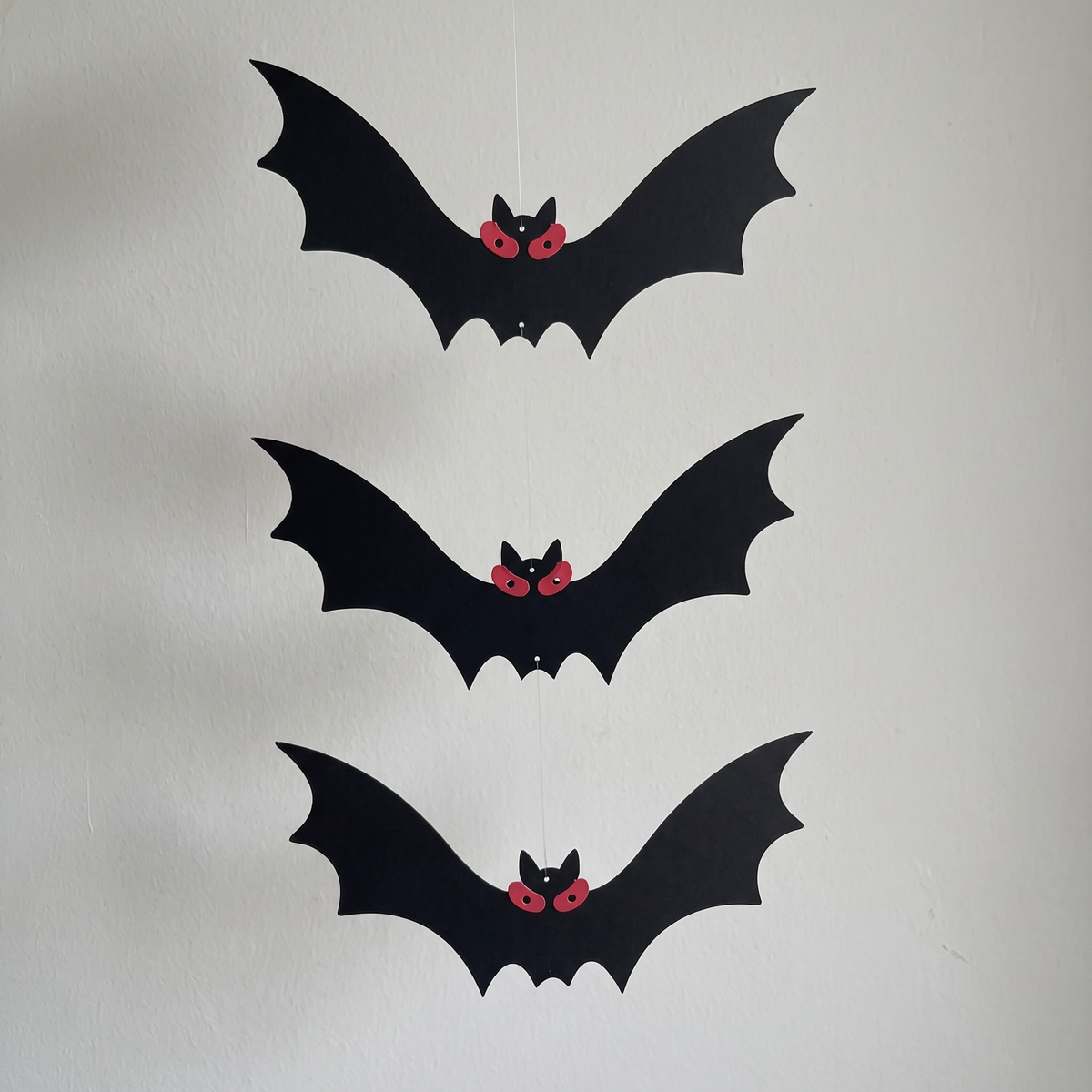 Hanging bat - Rose Red eyes