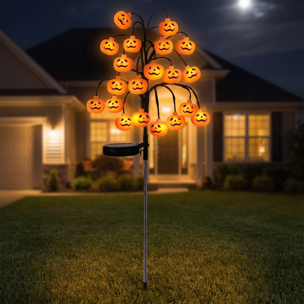 Pumpkin Branch Lamp Warm 20L on a front lawn at night